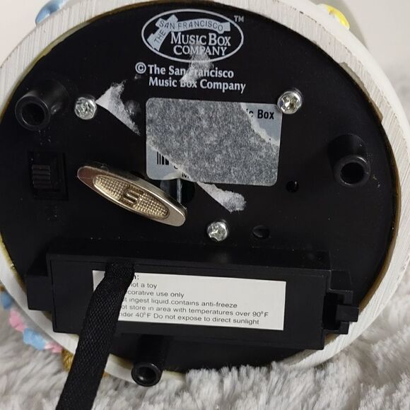 Musical Teddy Bear on Lighted Moon Waterglobe - Picture 6 of 8